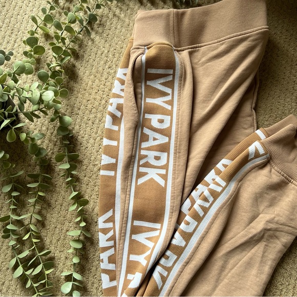 Ivy Park X Beyoncé Logo Tape Joggers - Picture 7 of 10